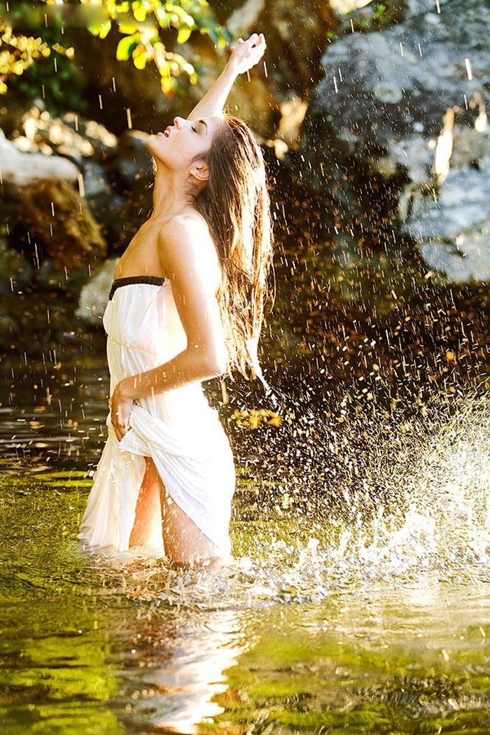 Marie Avgeropoulos in Chongju