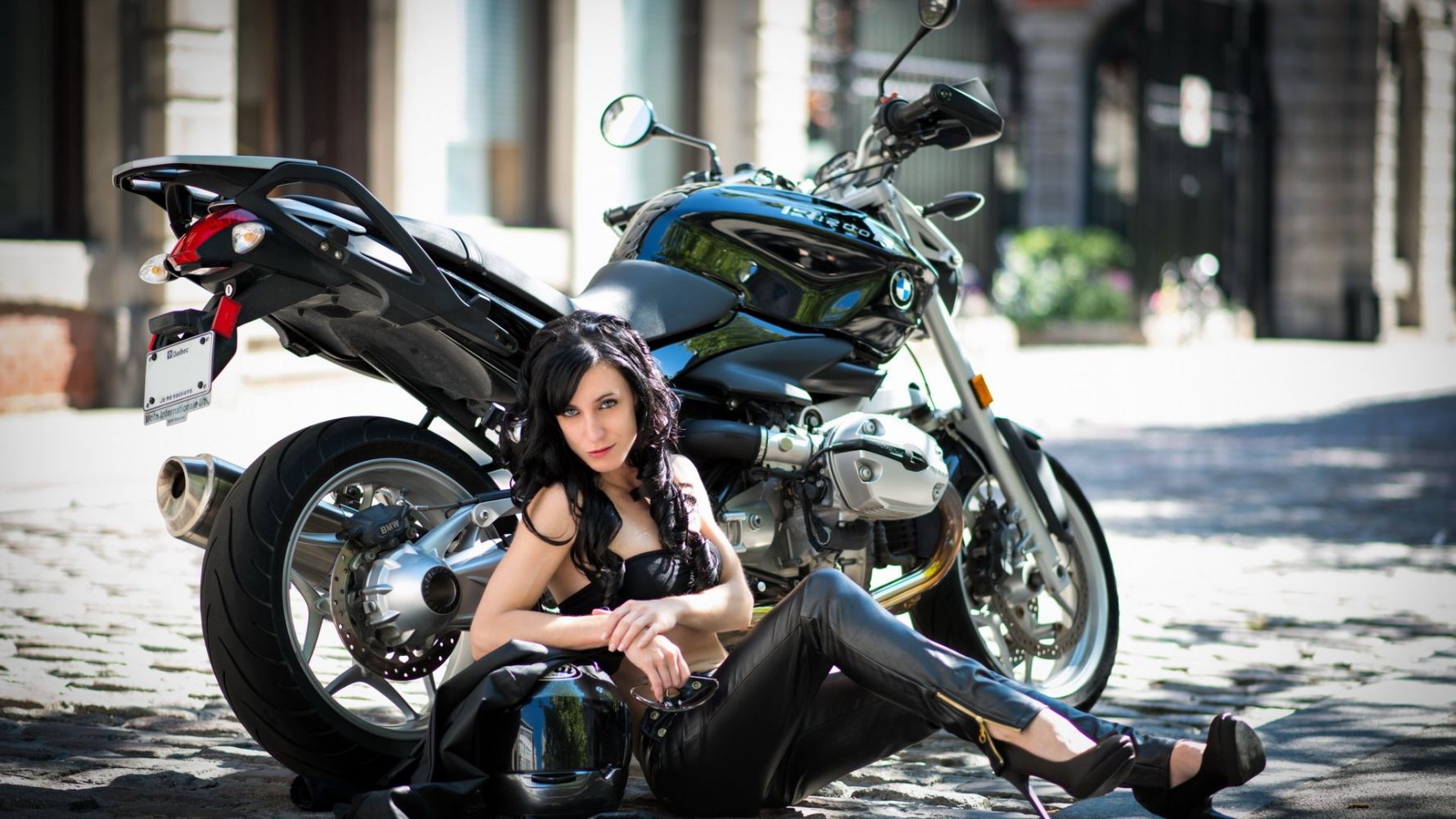 European women on bikes in Chongju