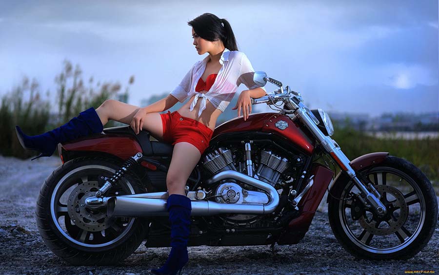 Beautiful girls and motorcycles in Chongju