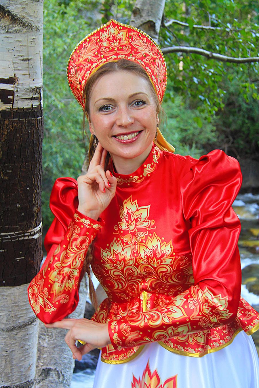 Women in Slavic costumes in Chongju