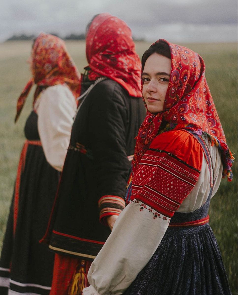Women in Slavic costumes in Chongju