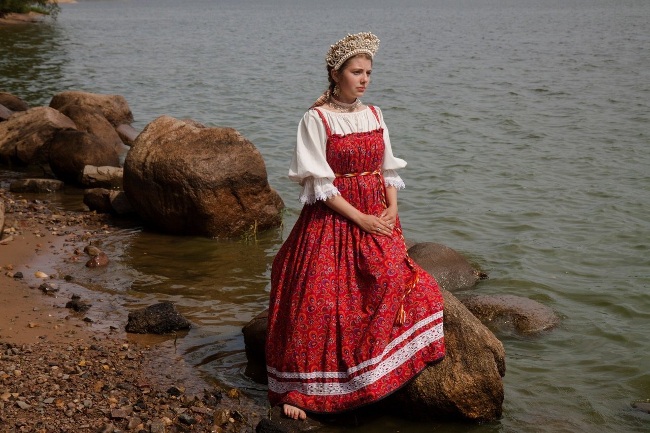 Women in Slavic costumes in Chongju