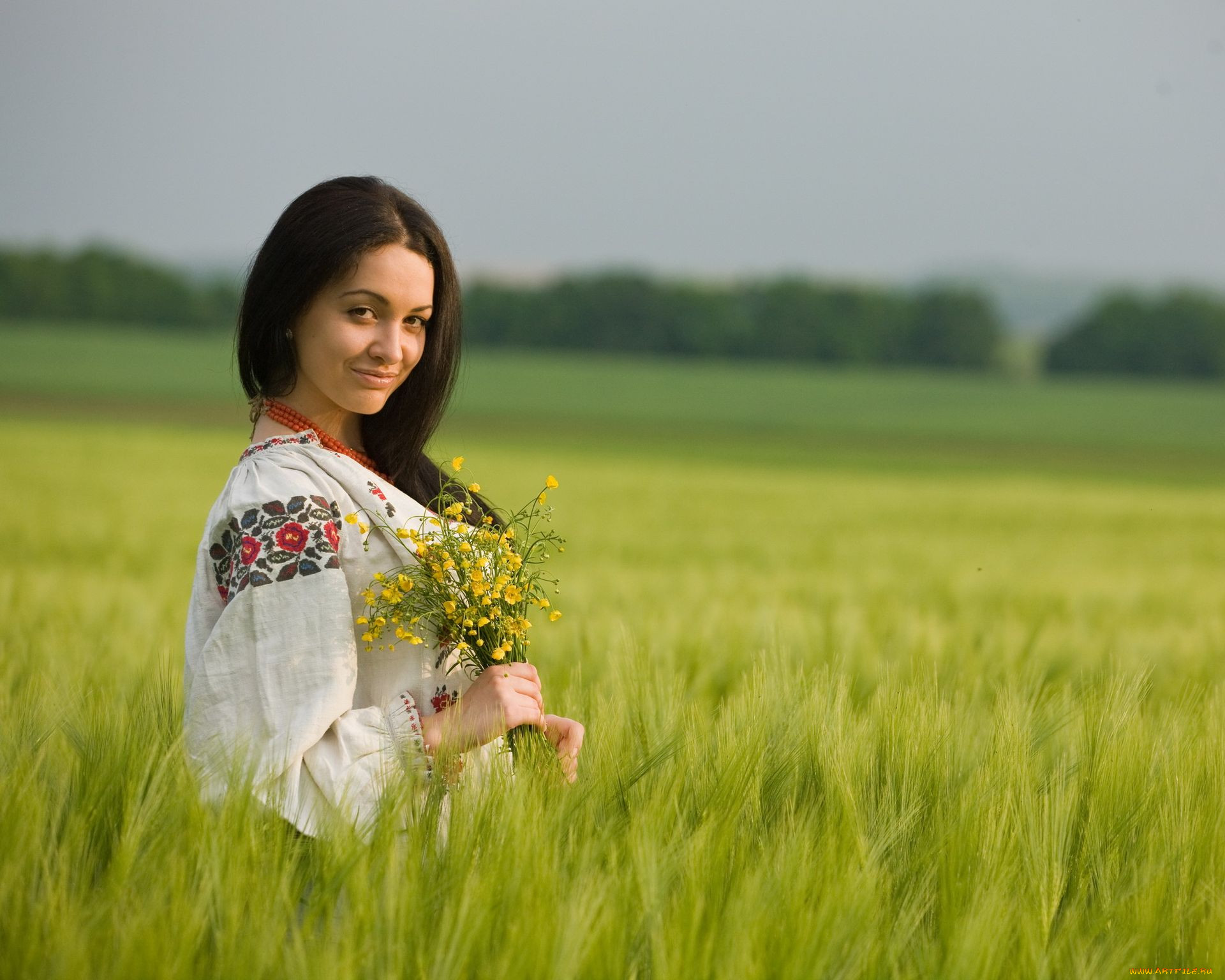 Women in Slavic costumes in Chongju