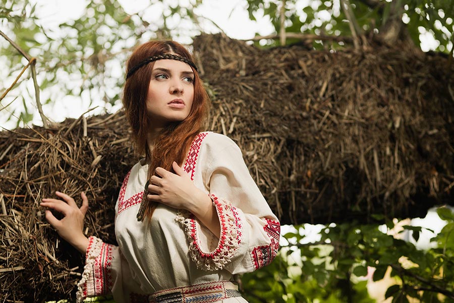 Women in Slavic costumes in Chongju