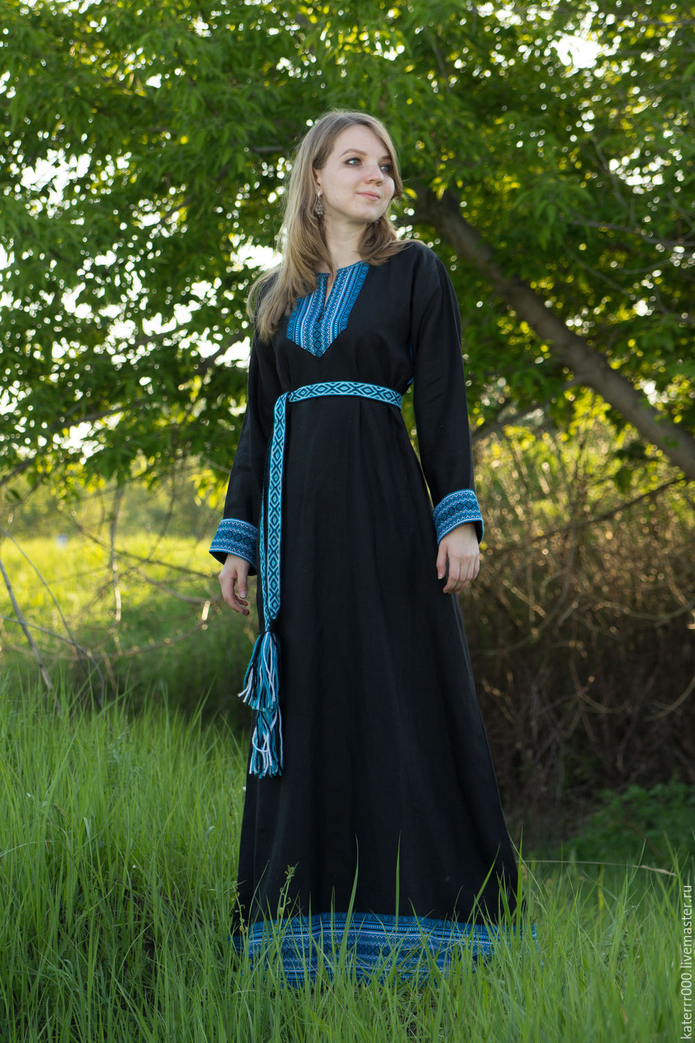 Women in Slavic costumes in Chongju