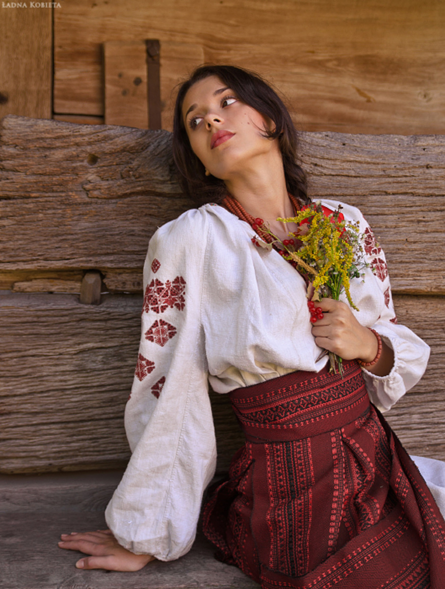 Girls in Slavic costumes in Chongju