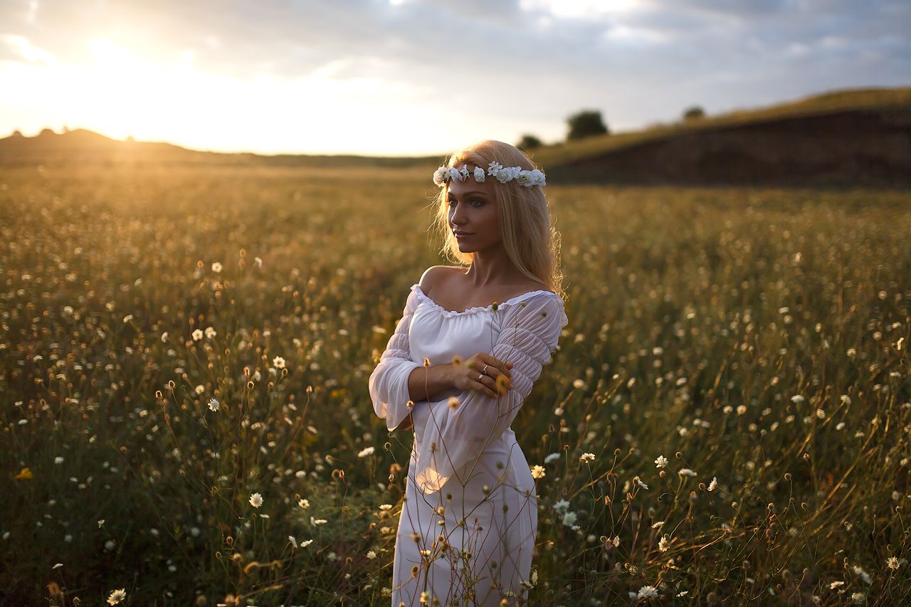 Girls in Slavic costumes in Chongju