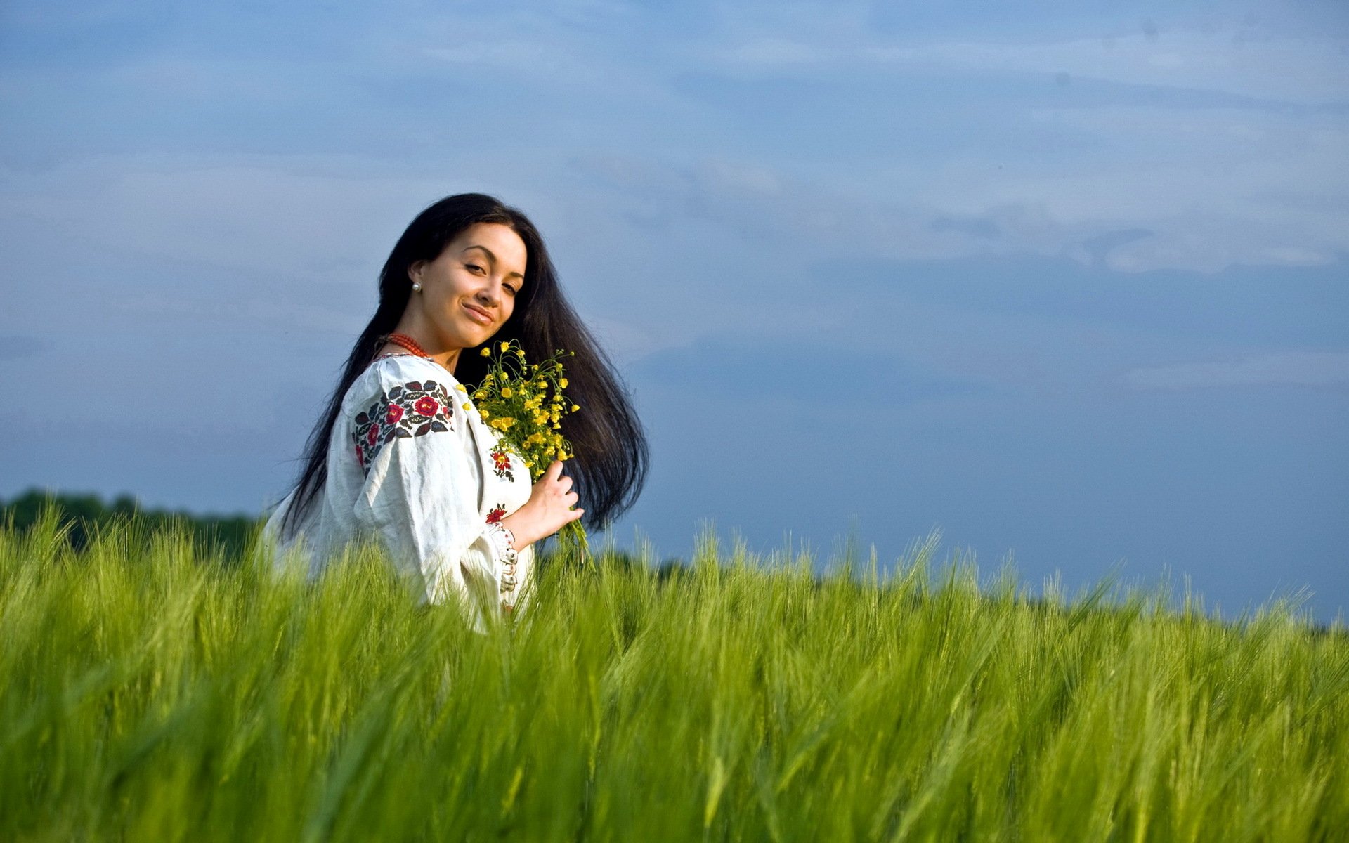 Girls in Slavic costumes in Chongju
