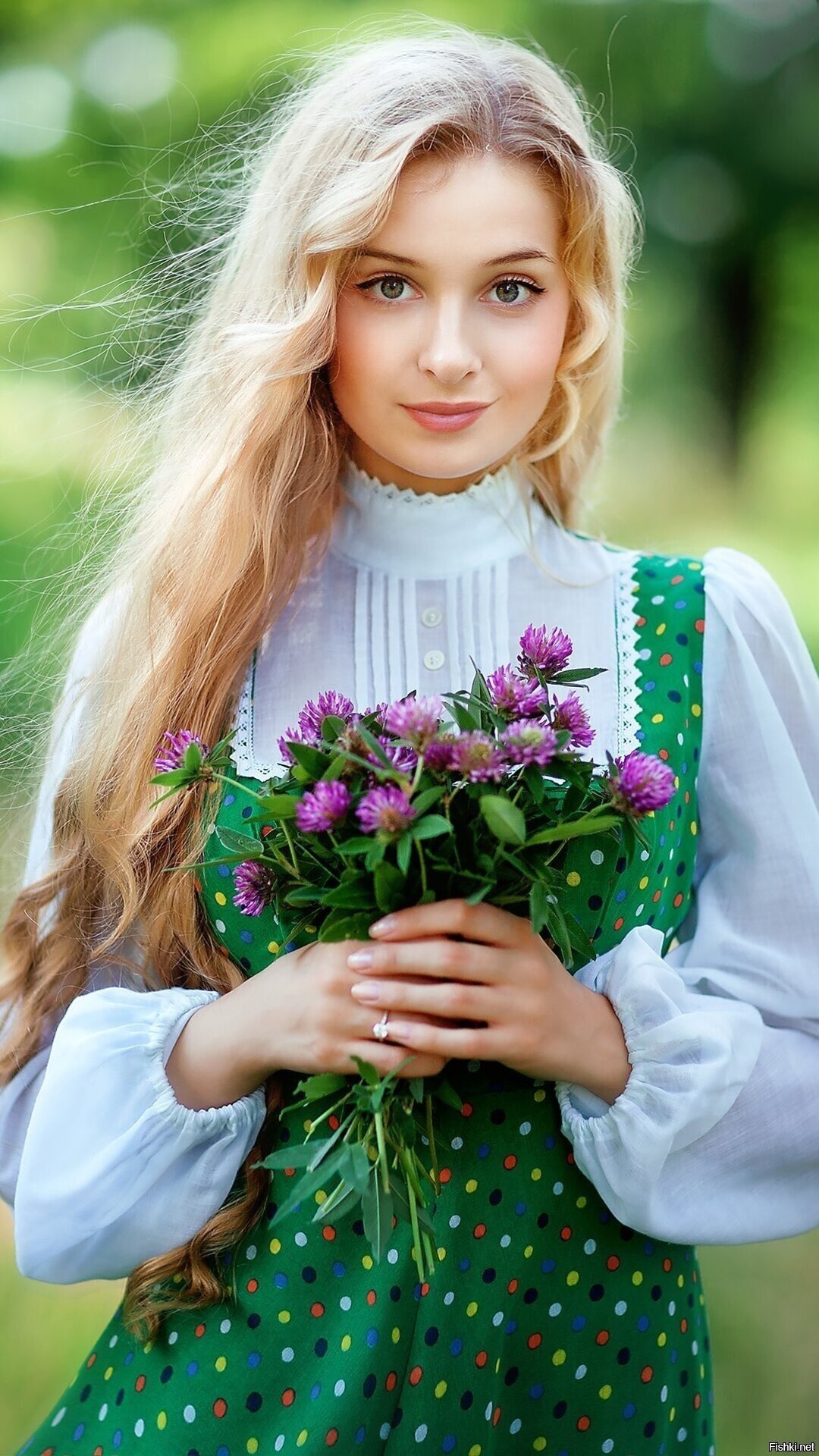 Girls in Slavic costumes in Chongju