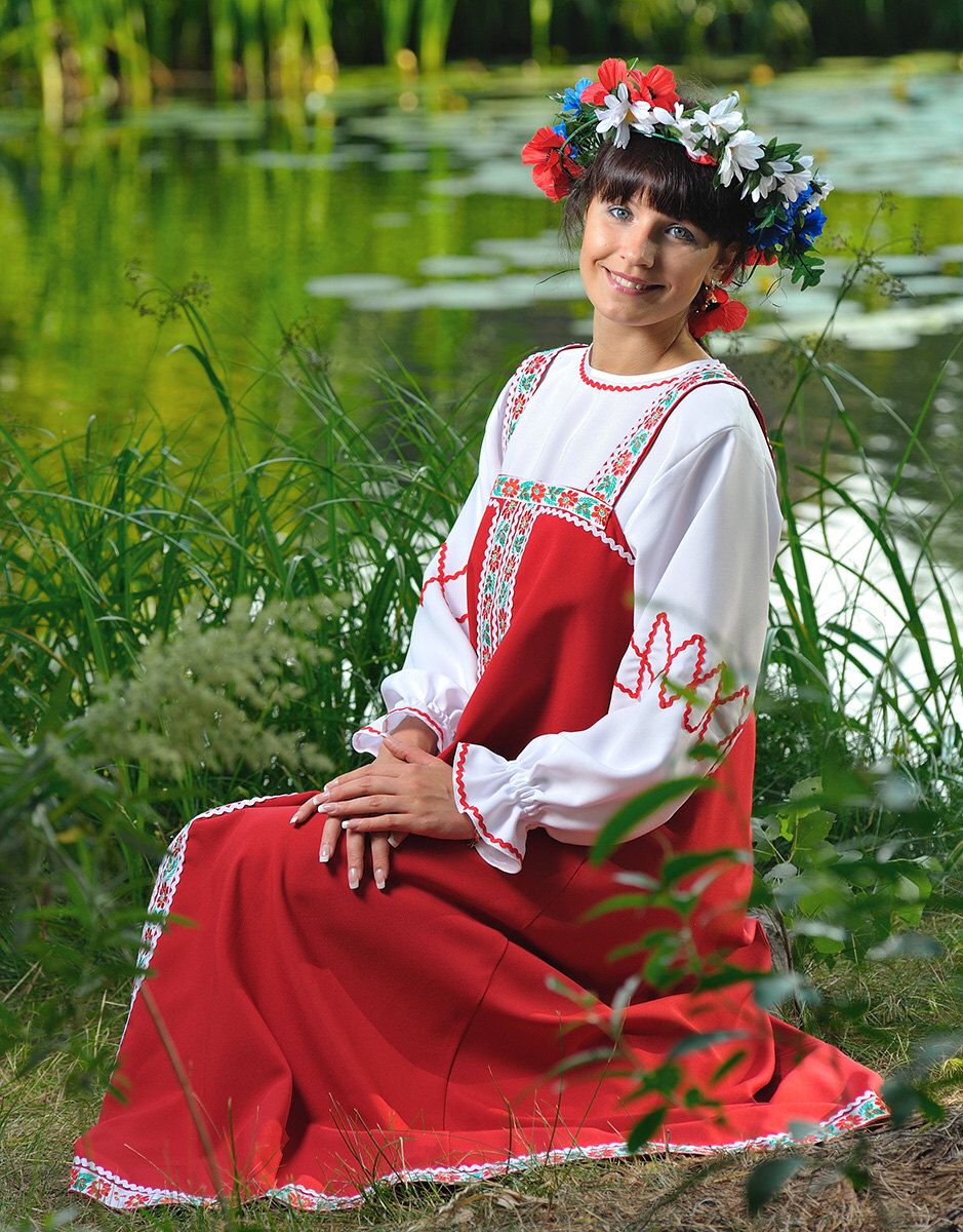 Beautiful girl Girls in Slavic costumes in Chongju