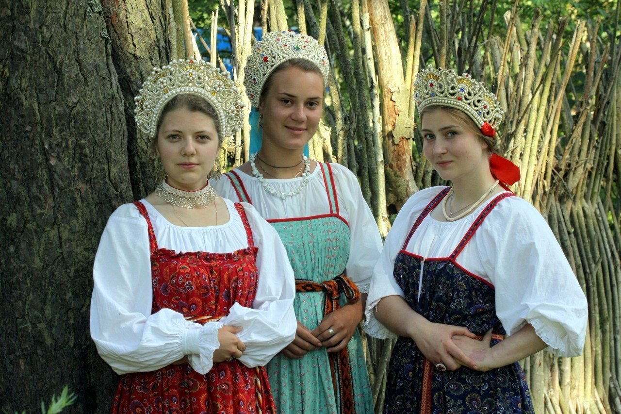 Sexy model Girls in Slavic costumes in Chongju