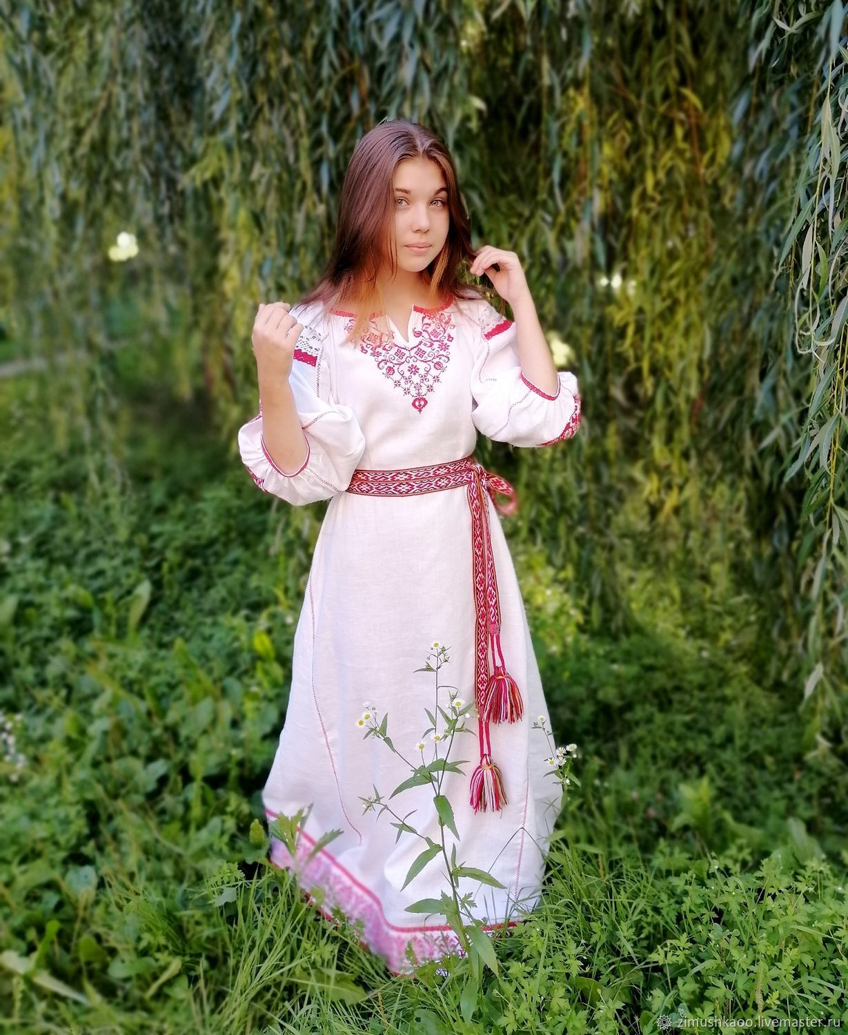 Girl Girls in Slavic costumes in Chongju